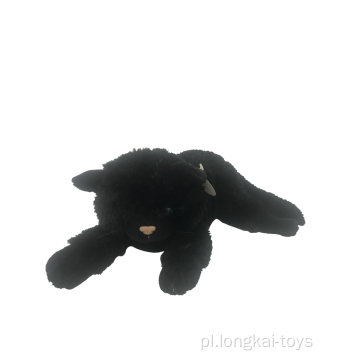 Przyczajona czarna pluszowa zabawka dla kota